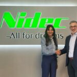 Handschütteln zwischen Nidec und BNP Paribas.